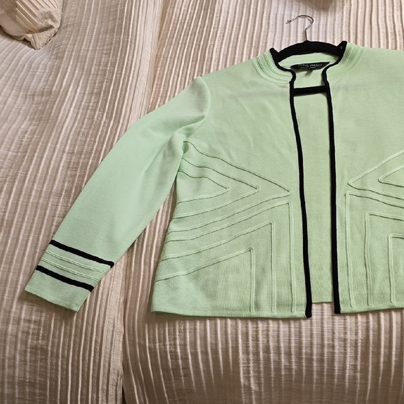 Ming Wang Green and Black Blazer with Stand-Up Collar - Picture 6 of 12